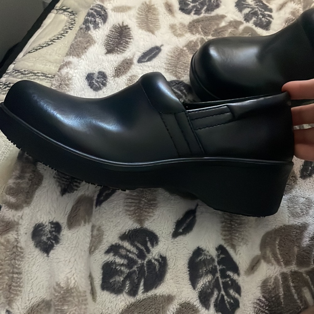 Clog - Picture 2 of 2